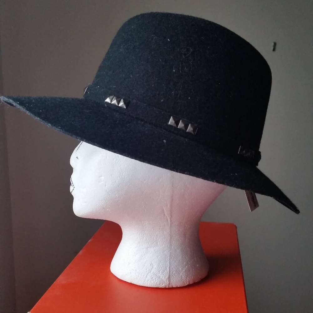 Forever 21 black felt studded hat